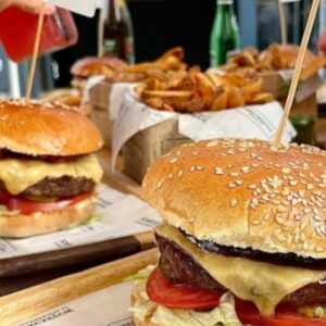 Czym się różni hamburger od burgera